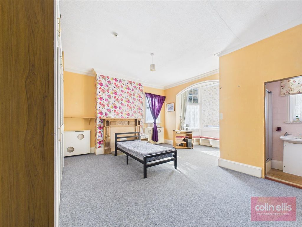 Property photo 3 of 6 Cam05075G0-Pr0211-Still004.Jpg