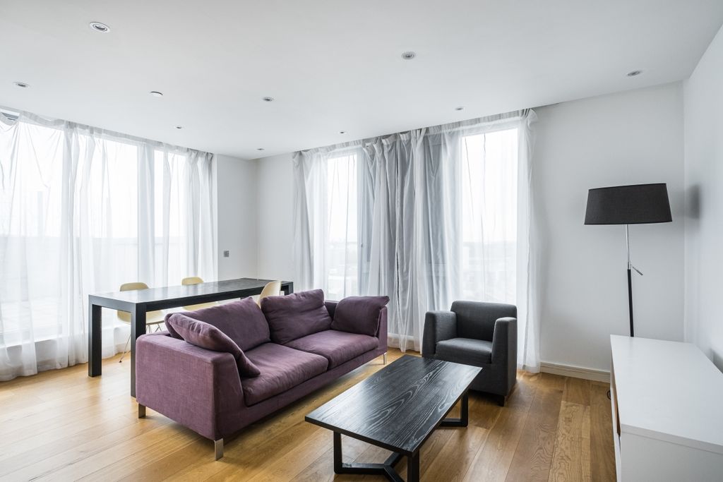Property photo 2 of 11 Regents Wharf