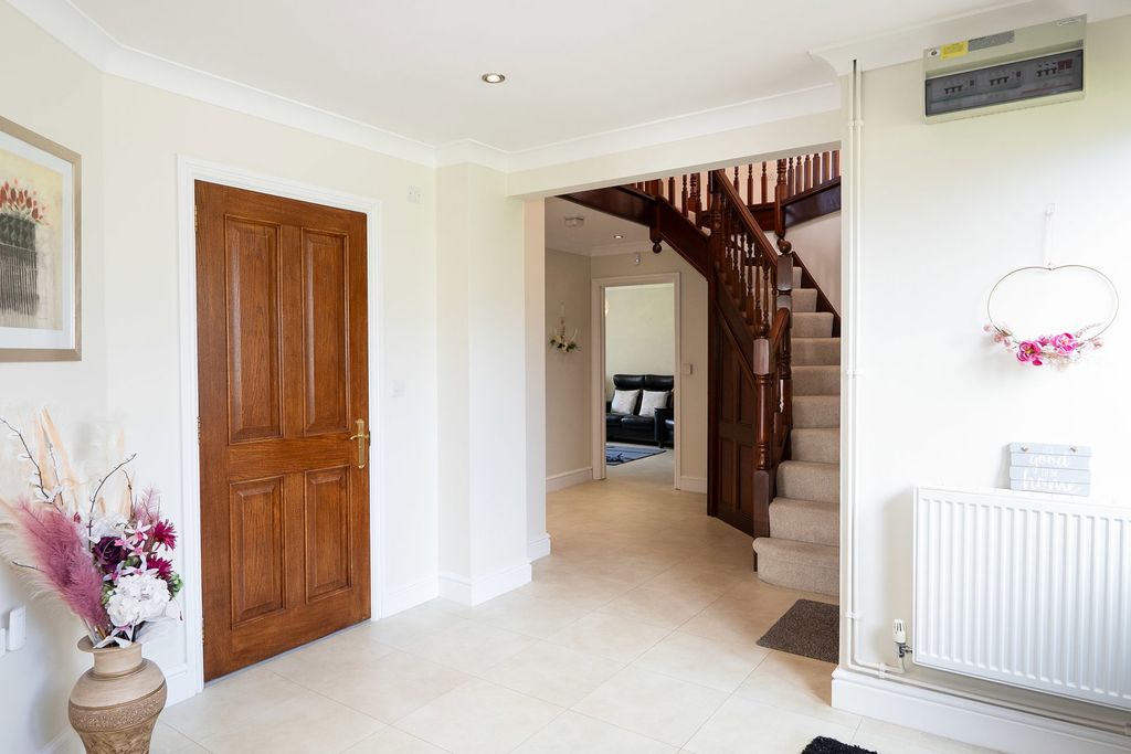 Property photo 3 of 40