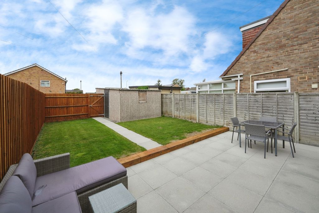 Property photo 2 of 19 Garden