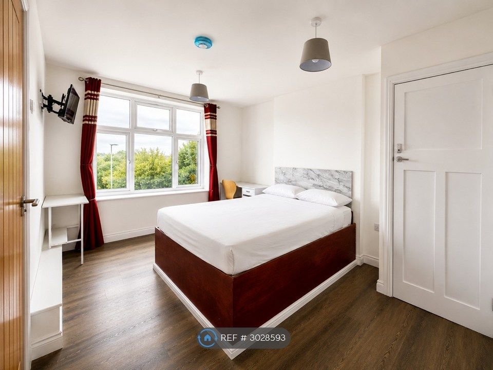 Property photo 1 of 6 Room 6