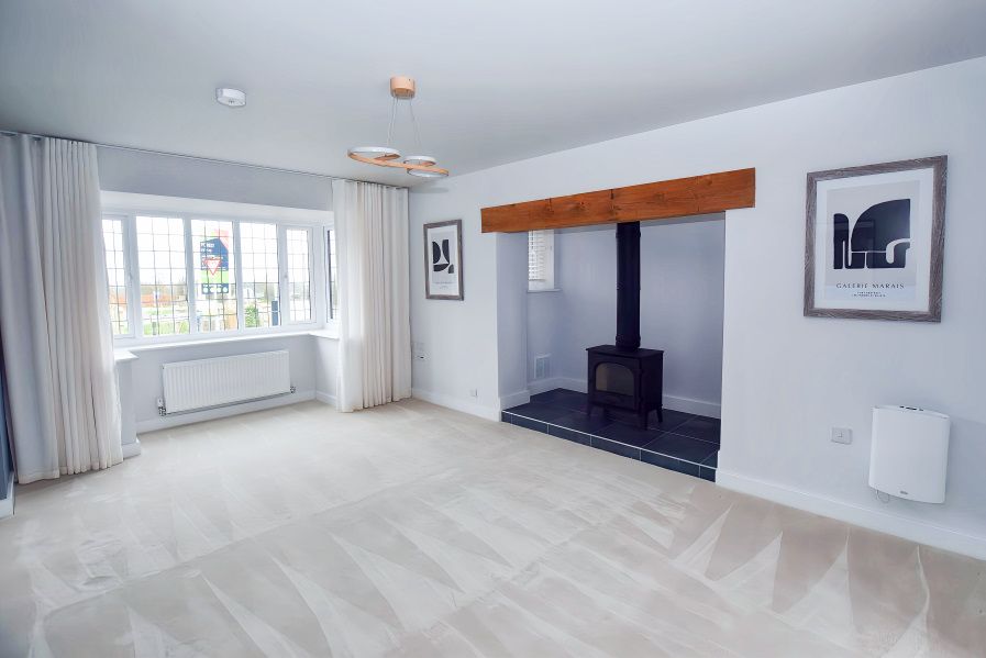 Property photo 3 of 26 Lounge 3