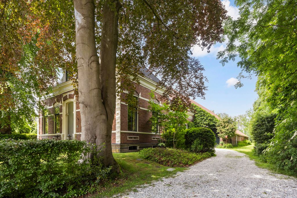 Property photo 2 of 71