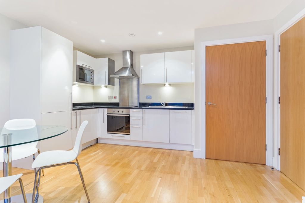 Property photo 2 of 7 Kitchen