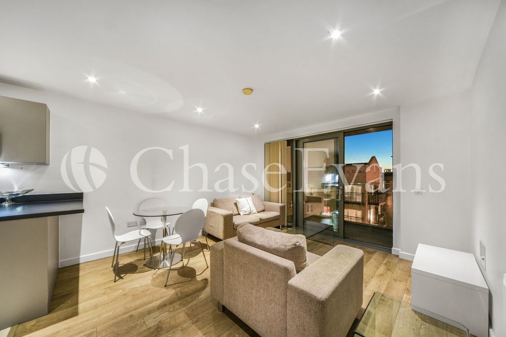 Property photo 2 of 13 Bootmakers Court, Th