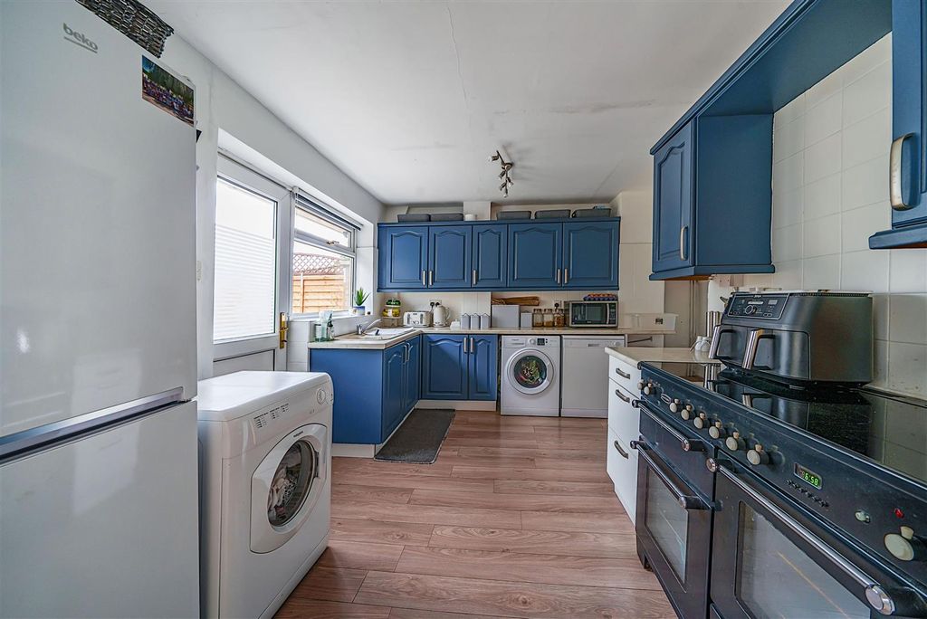 Property photo 3 of 21 Kitchen/Dining Room