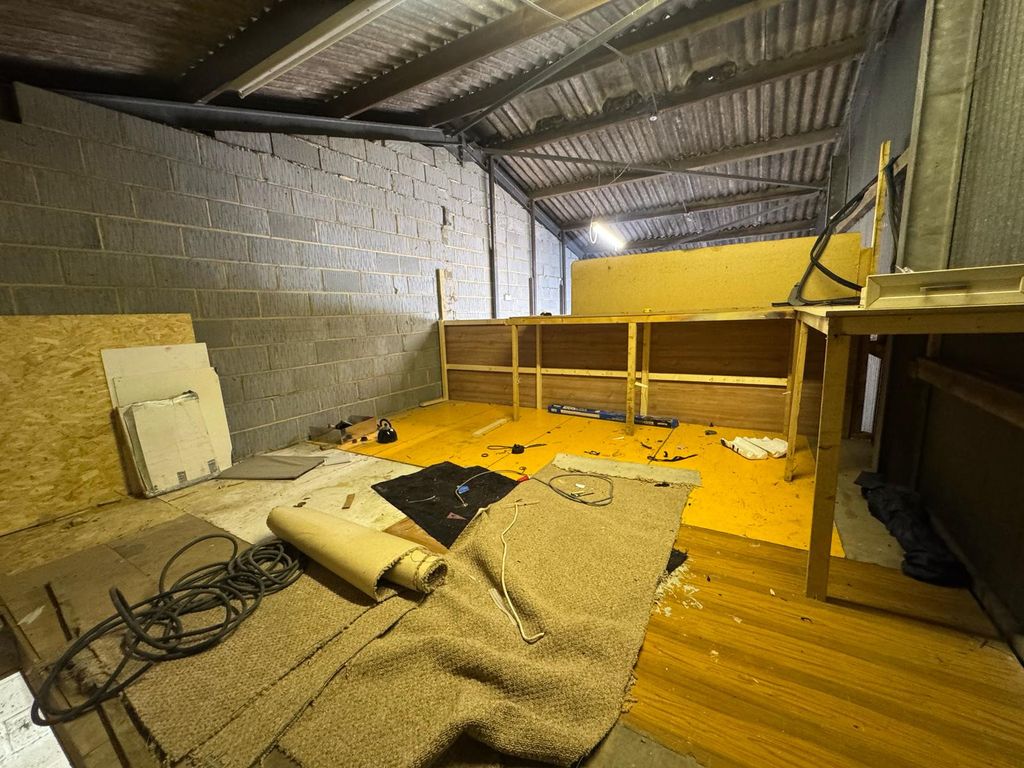 Property photo 1 of 2