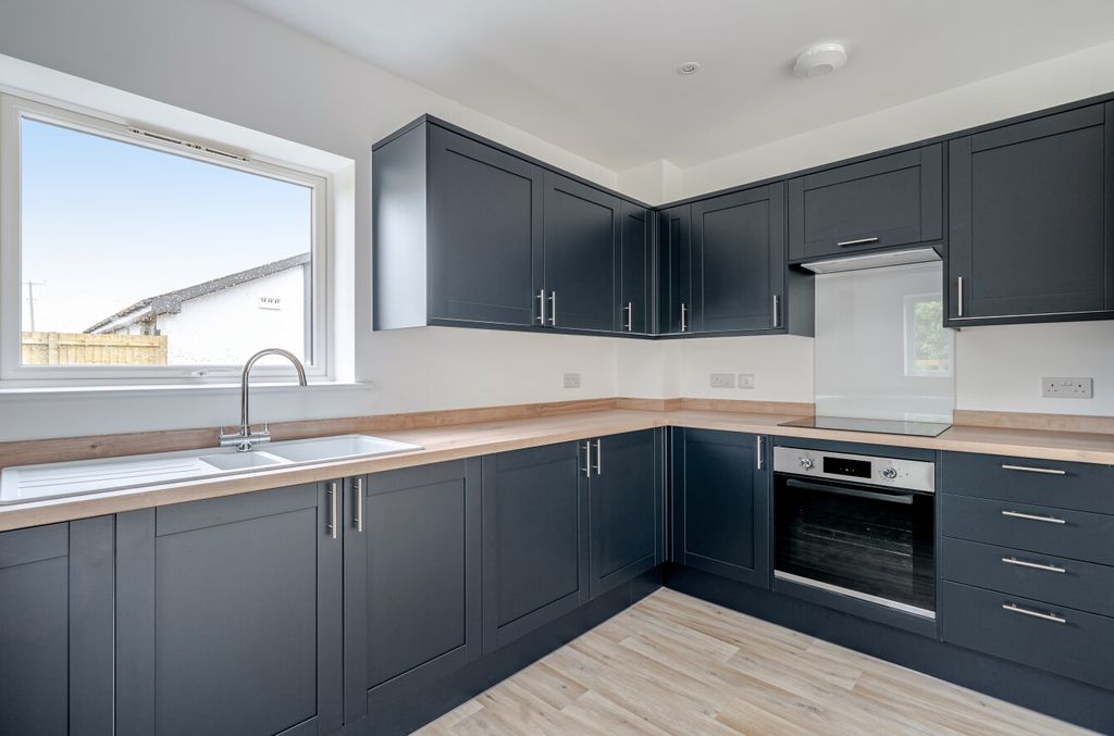 Property photo 2 of 17 Show Home Ex