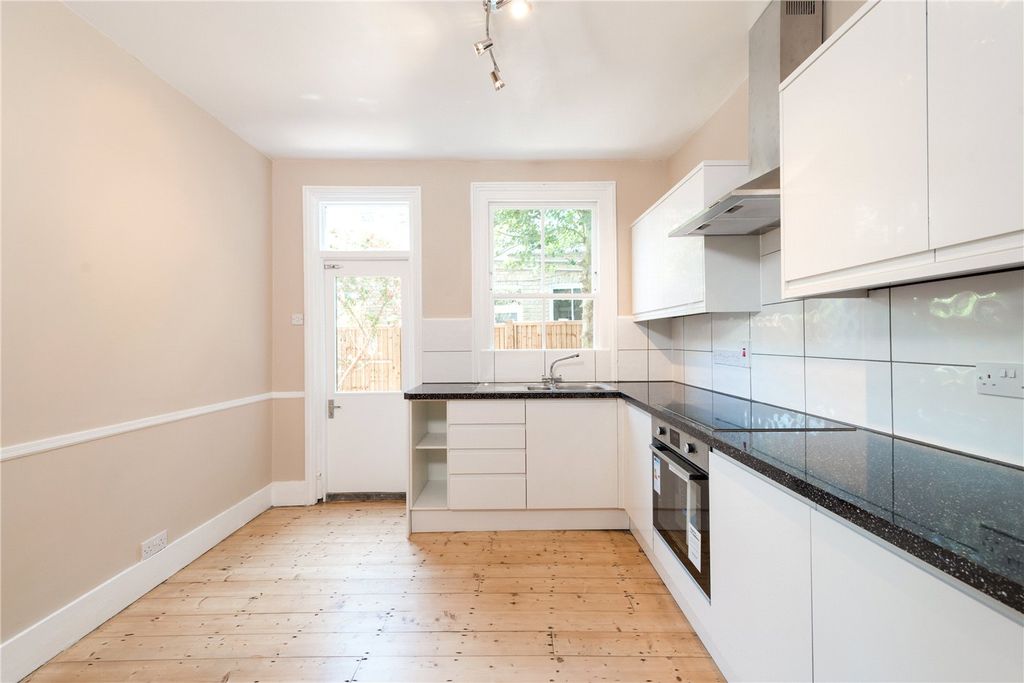Property photo 3 of 11 Picture No. 12