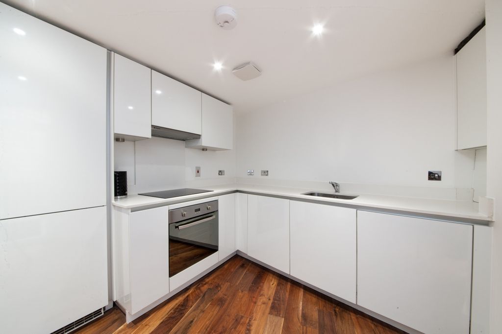 Property photo 2 of 7 Kitchen