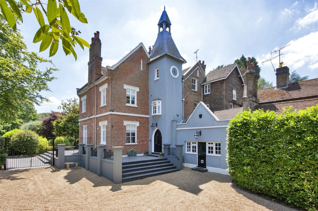 Property photo 3 of 44 Imposing Entrance