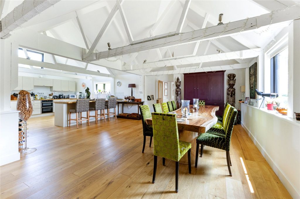 Property photo 3 of 11 Kitchen/Dining