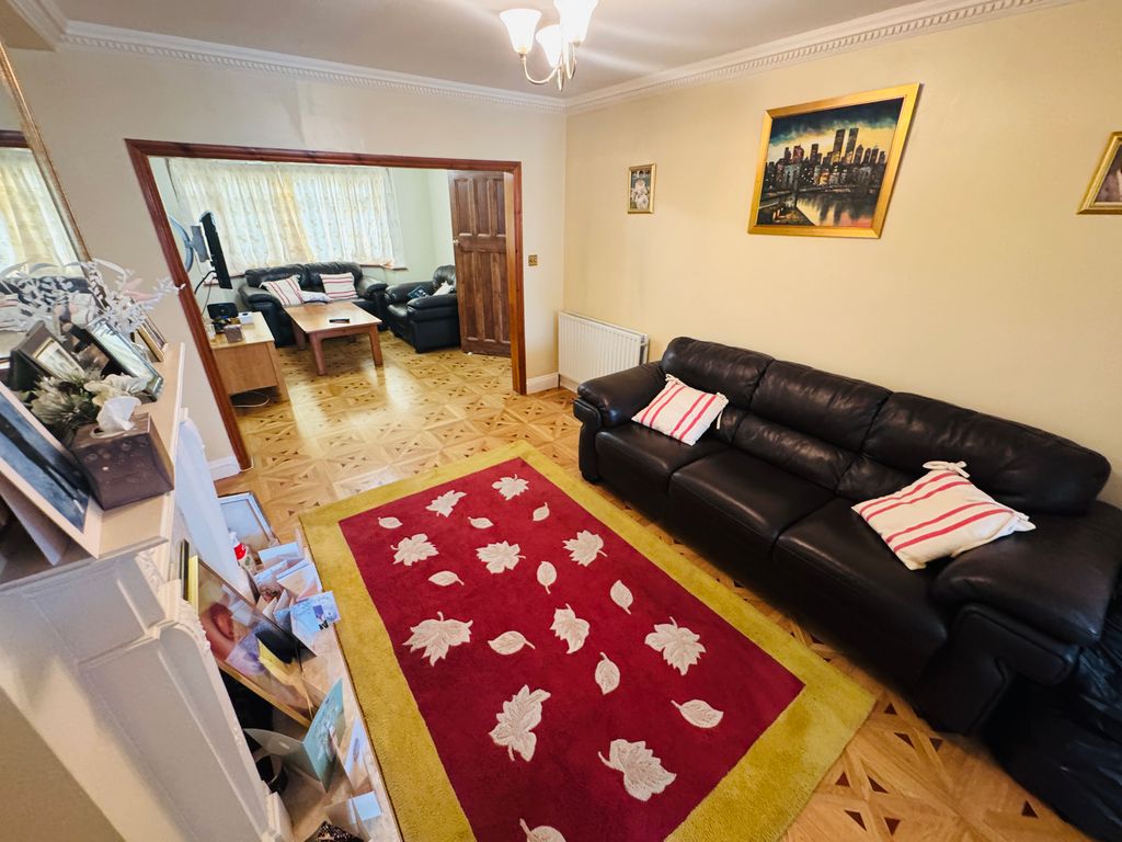 Property photo 3 of 39