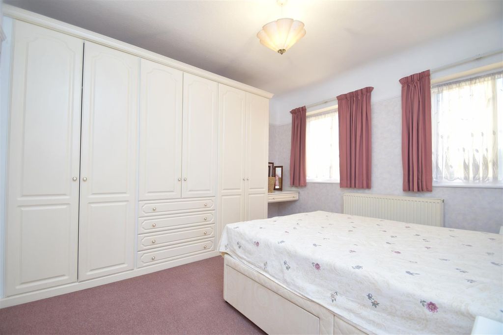 Property photo 2 of 5 Bedroom