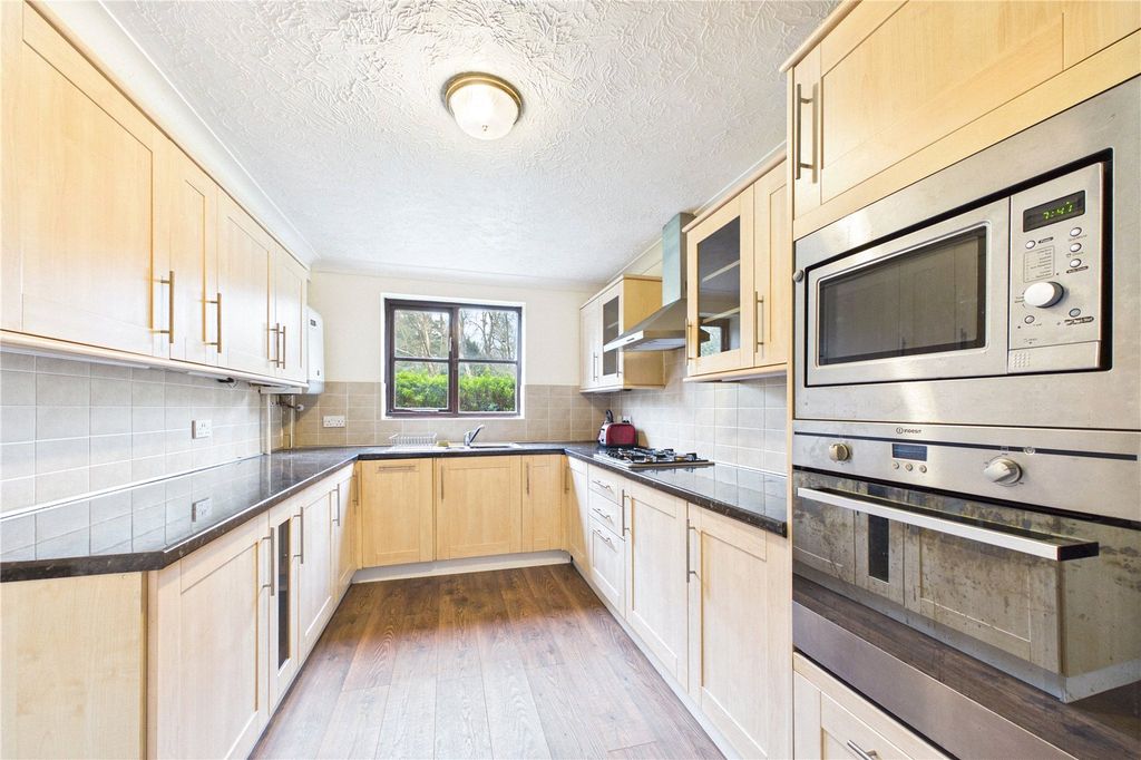 Property photo 2 of 11 Picture No. 12