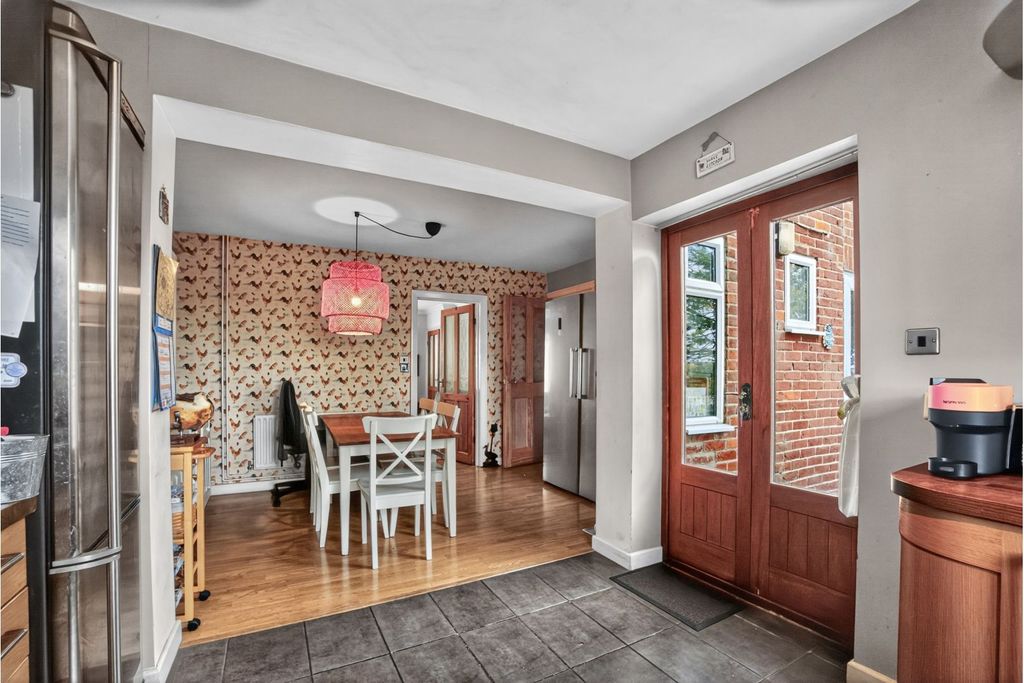 Property photo 3 of 23