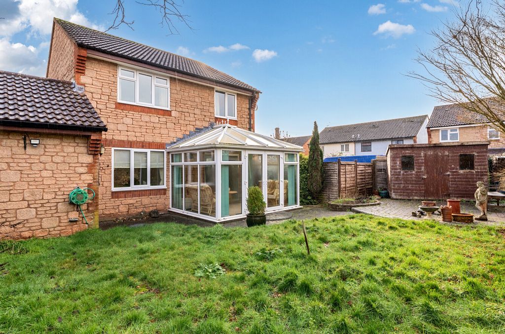 Property photo 2 of 24 2 - 1406119-6-697A11E...