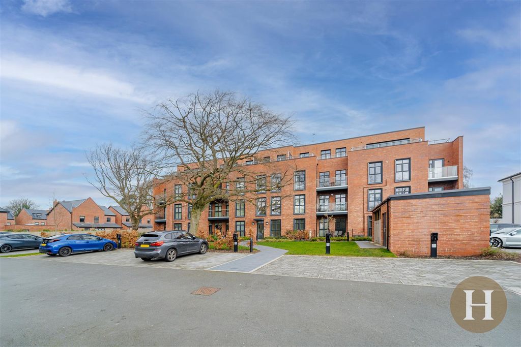 Property photo 3 of 23 Hadleigh Estate Agents-21.Jpg