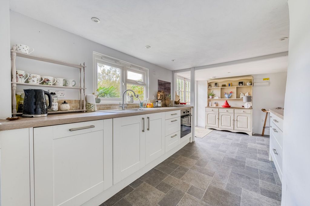 Property photo 3 of 23