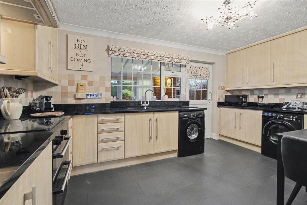 Property photo 2 of 17 Kitchen