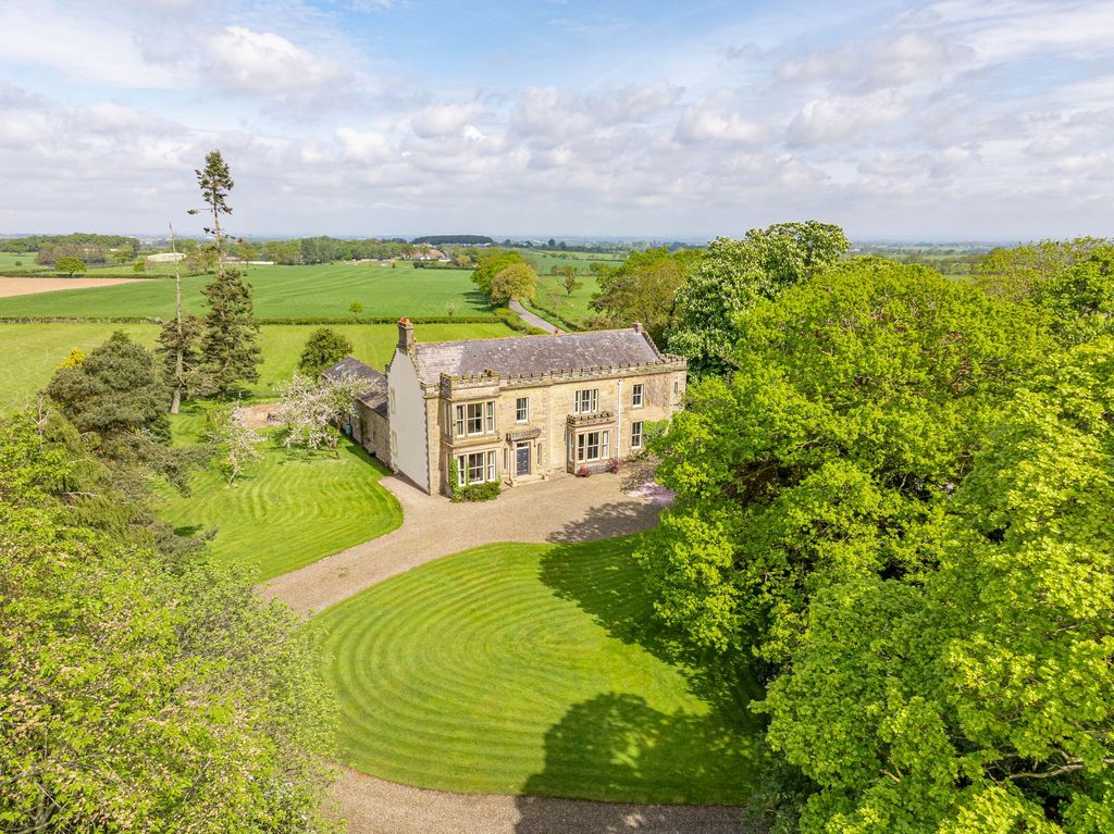 Property photo 2 of 78