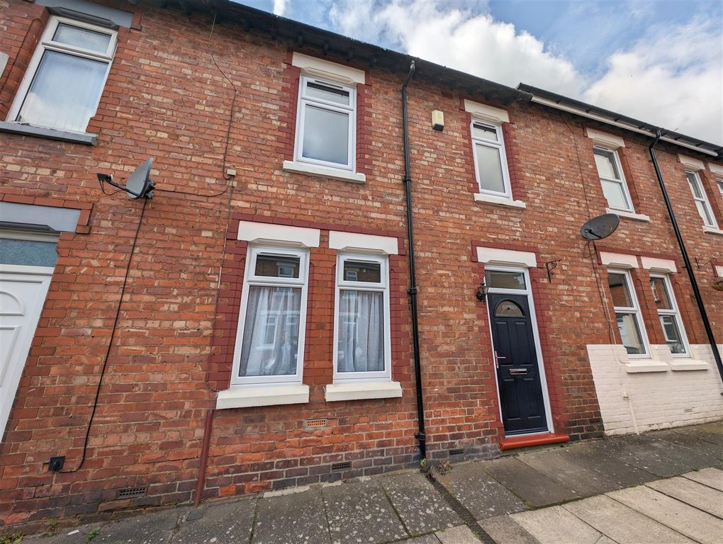 Property photo 1 of 13 Externally