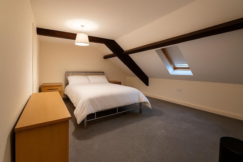 Property photo 3 of 5 3 Chapel Court