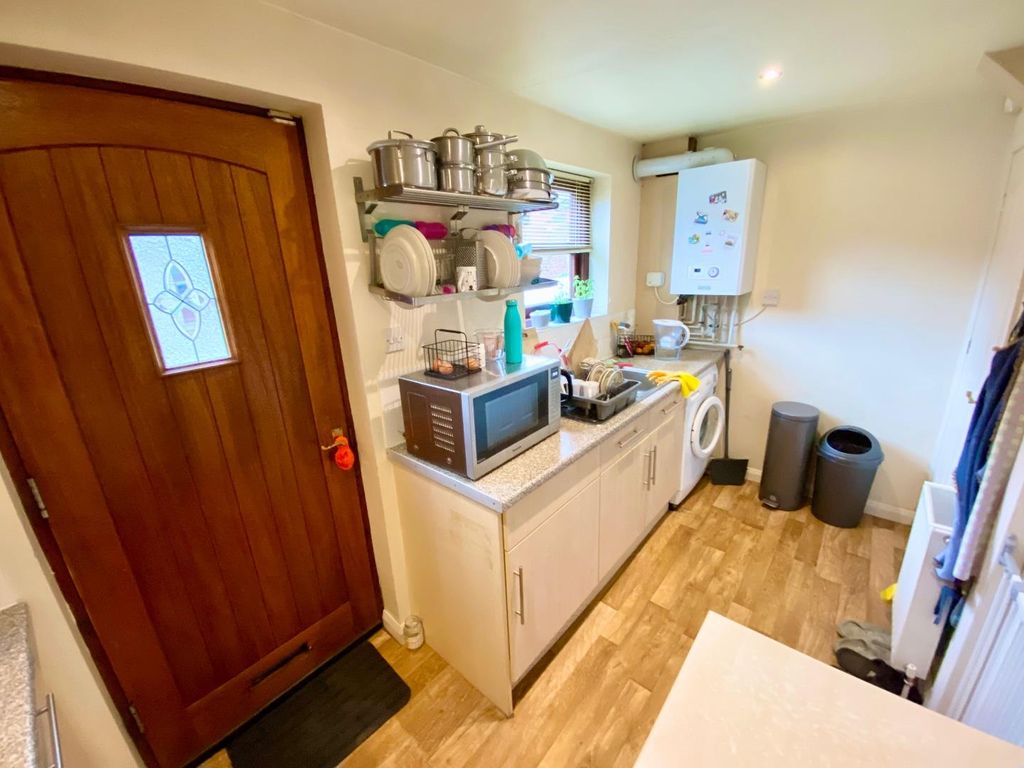 Property photo 3 of 16 Kitchen