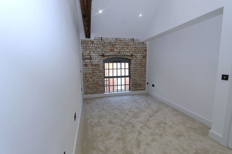 Property photo 1 of 10 Photo 12