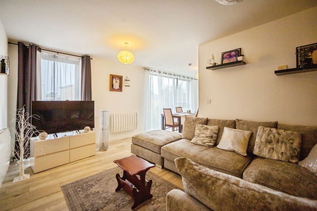 Property photo 3 of 11