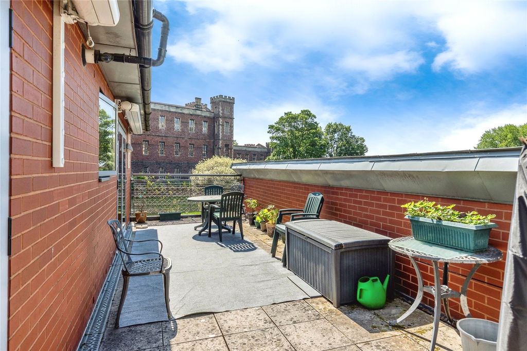 Property photo 1 of 16 Picture No. 02