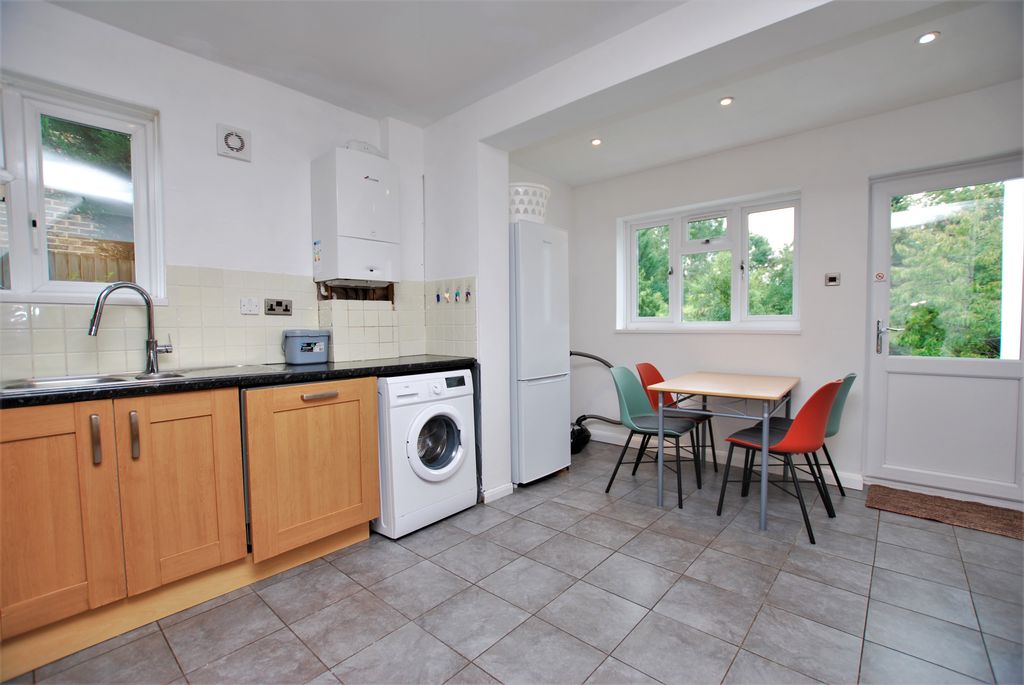 Property photo 3 of 11 Photo 06