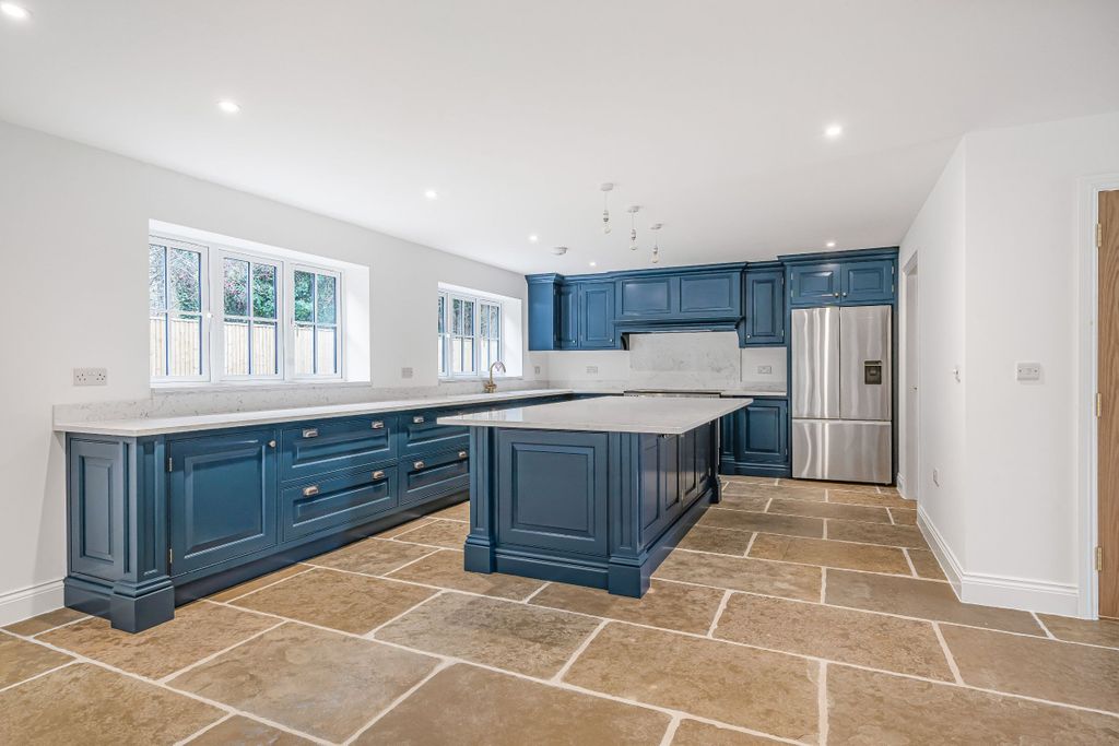 Property photo 3 of 24