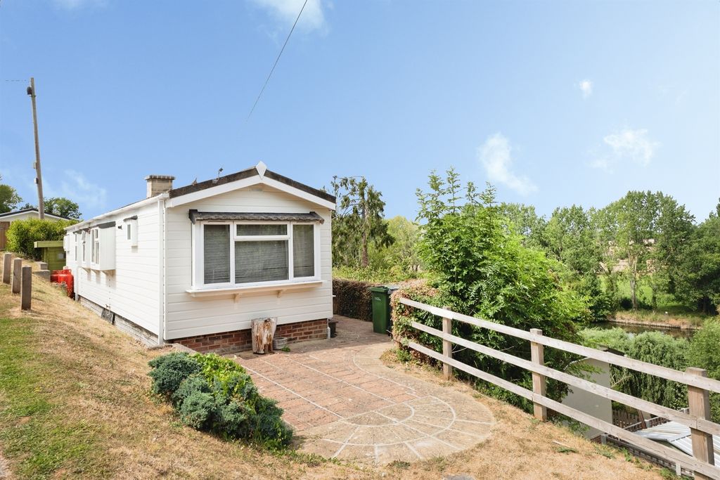 Property photo 1 of 12