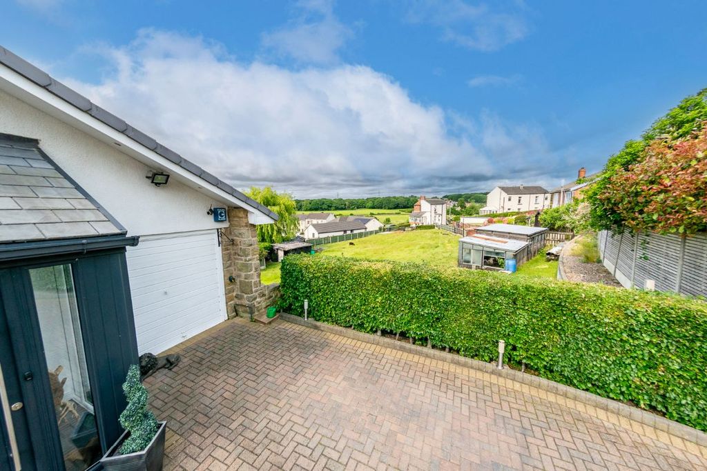 Property photo 3 of 42