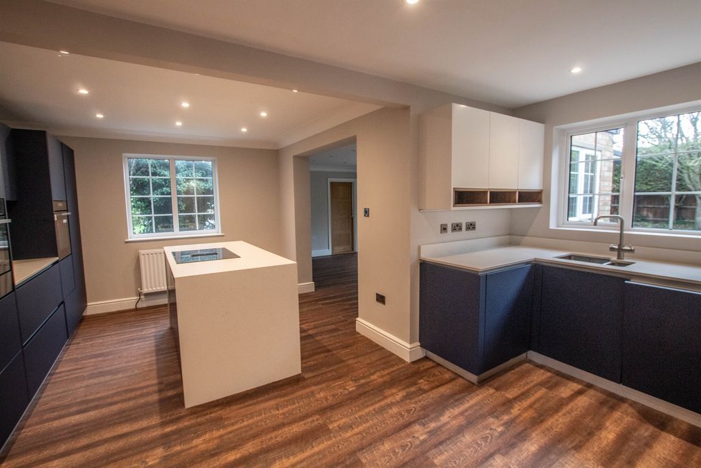 Property photo 3 of 28