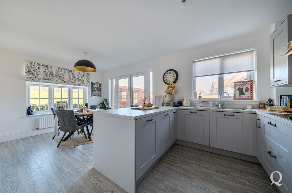 Property photo 2 of 25 Adc24cc5-2B07-4ce...