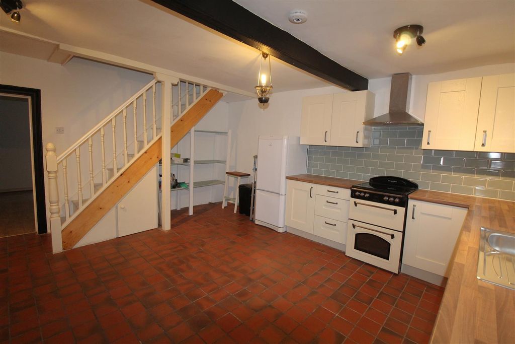 Property photo 3 of 9 Kitchen 2.Jpg