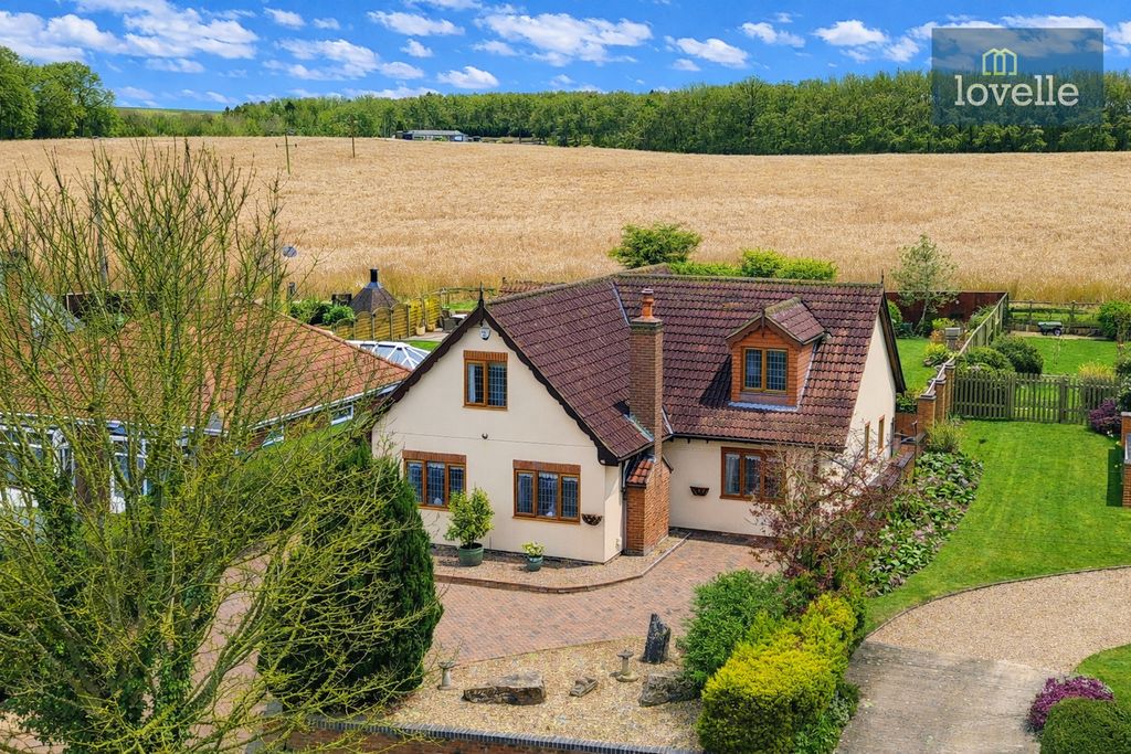 Property photo 1 of 32