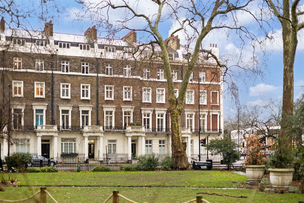 Property photo 3 of 11 102168_233 Sussex Gardens (2).Jpg