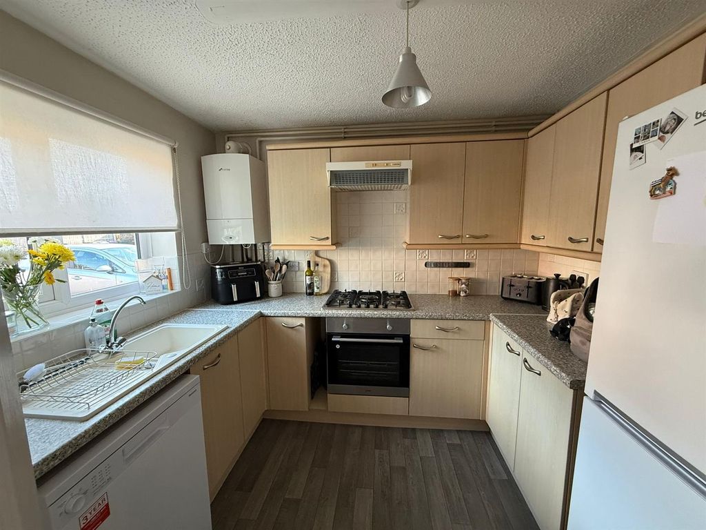 Property photo 2 of 9 Kitchen.Jpg