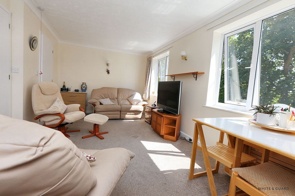 Property photo 2 of 9