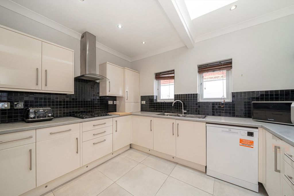 Property photo 2 of 7