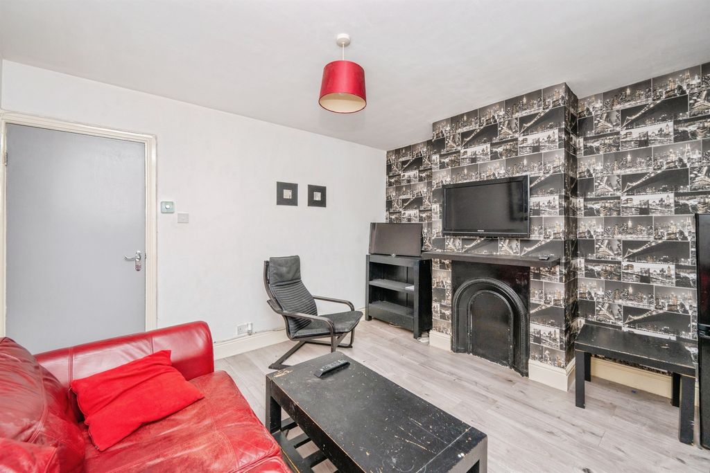 Property photo 3 of 19