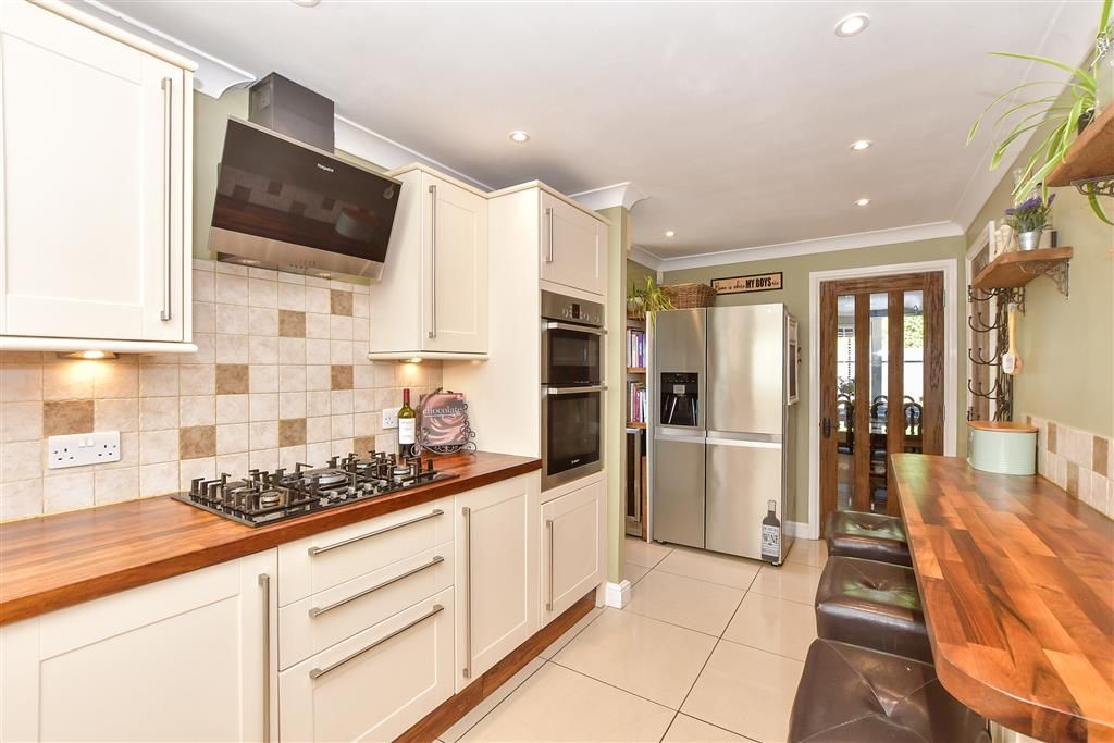 Property photo 2 of 14 Kitchen