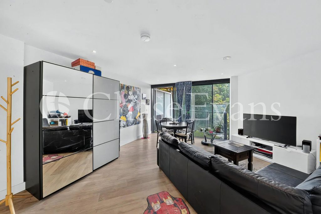 Property photo 1 of 13 Picture No.Living Ar