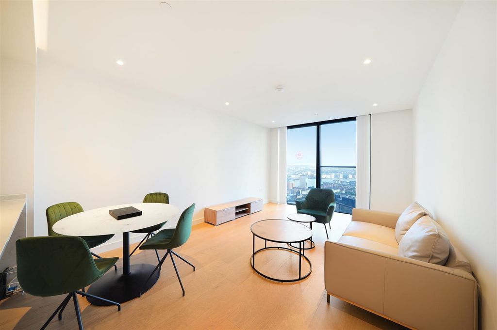 Property photo 2 of 14 Apartment 3702, Hampton Tower - Hc008Ylrvx81Wsx2Vp