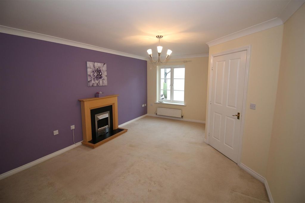 Property photo 2 of 8 Lounge 1