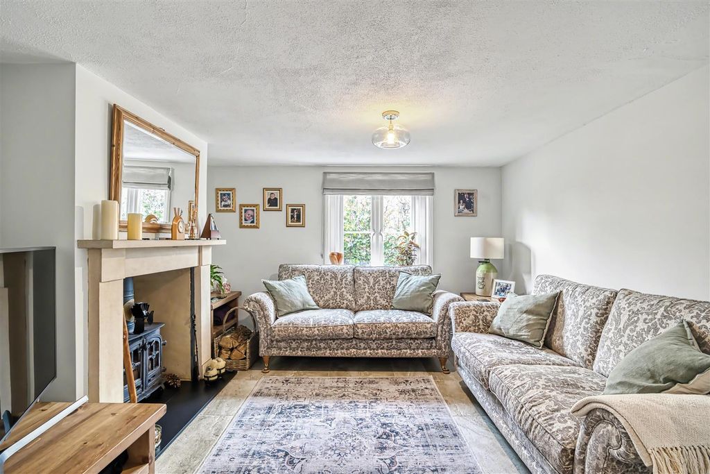 Property photo 3 of 9 Living Room