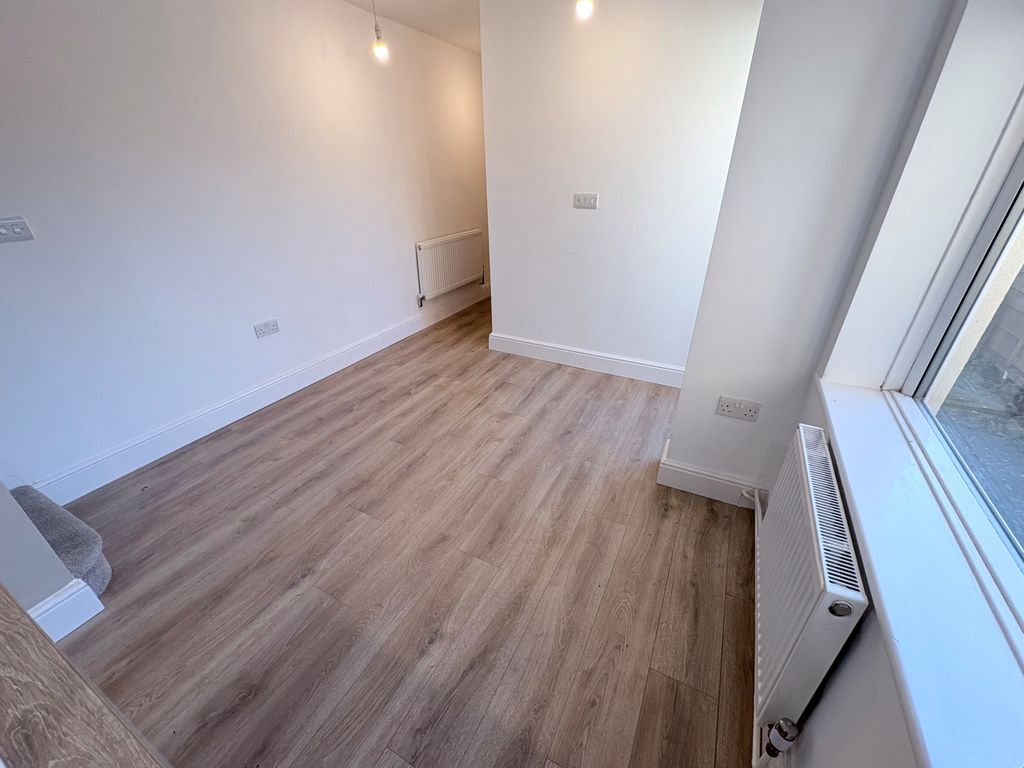 Property photo 3 of 17 Kitchen Diner